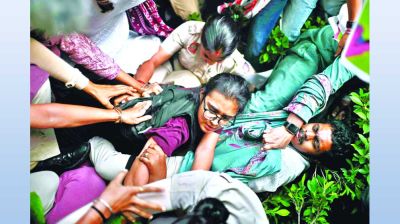 পতাকা ওড়ানোর আগেই আটক দীপকে ও নেহা