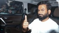 জেল থেকে ফিরে কী বললেন অভিজিৎ দীপকে?