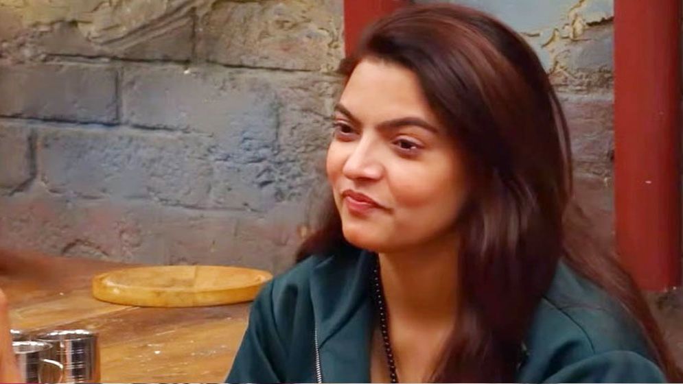 ‘শিশুসন্তানের সঙ্গে এক বছর দেখা করতে দেয় না’ কাঁদতে কাঁদতে বললেন অভিনেত্রী