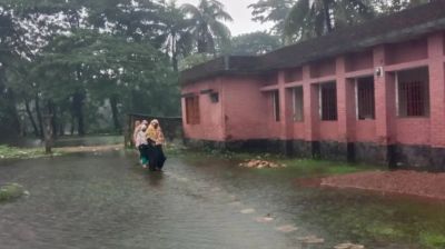 অন্তঃসত্ত্বাদের দুর্ভোগ, হাসপাতালের বরাদ্দে পাকা হলো নেতার বাড়ির সড়ক