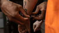গ্রেফতার এড়াতে মৃত যমজ ভাইয়ের ছদ্মবেশে ১৯ বছর, অতঃপর...