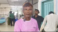 বাড়ি থেকে টাকা এনে আহত দুজনকে চিকিৎসা করান অটোচালক