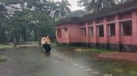 অন্তঃসত্ত্বাদের দুর্ভোগ, হাসপাতালের বরাদ্দে পাকা হলো নেতার বাড়ির সড়ক