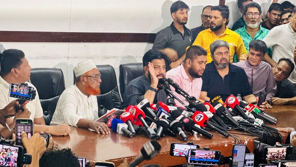 আনুষ্ঠানিকভাবে পদত্যাগ করলেন প্রতিমন্ত্রী ইশরাক