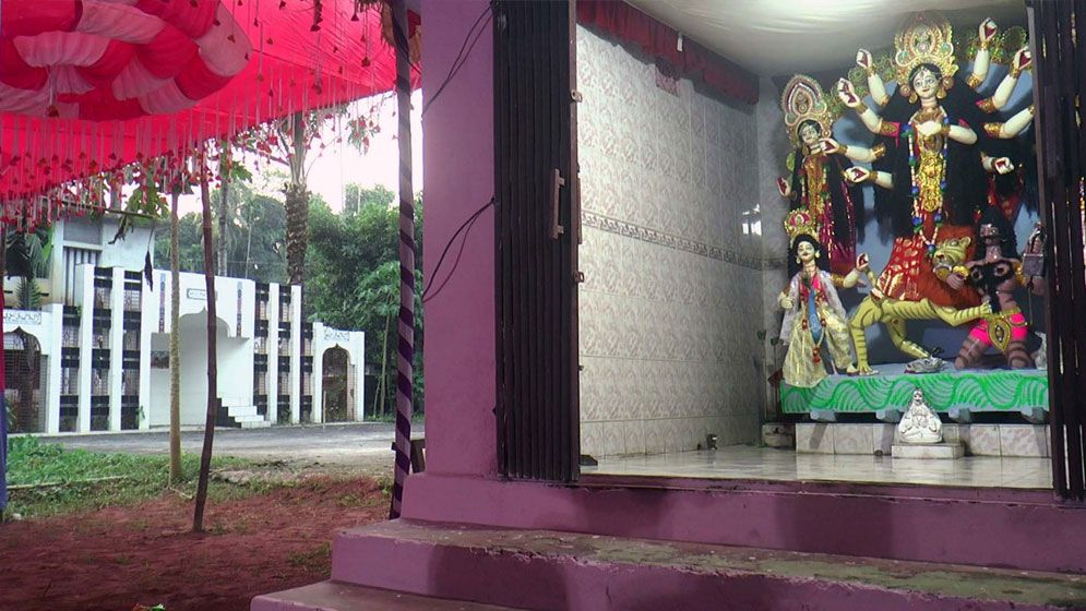 নাগরপুরে ৬ দশক ধরে একই আঙিনায় মসজিদ-পূজা মণ্ডপ