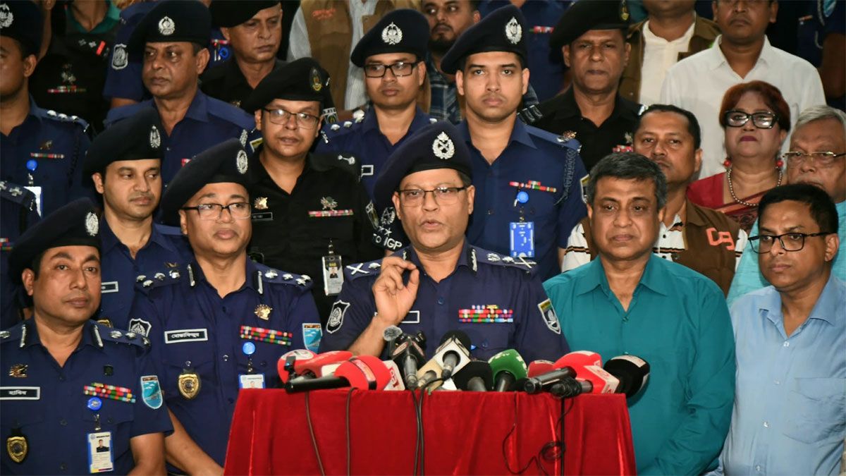 দুর্গাপূজার নিরাপত্তায় আইনশৃঙ্খলা বাহিনী নিরলস কাজ করছে: আইজিপি