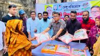 ডেঙ্গু প্রতিরোধে ১০০ পরিবারকে মশারি দিলেন যুবদল নেতা স্বপন