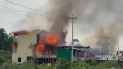 পর্যটকদের বাঁচানোর প্রচেষ্টা নিয়ে প্রশ্ন