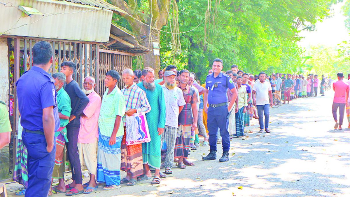 সিংড়ায় সারের জন্য কৃষকদের হাহাকার