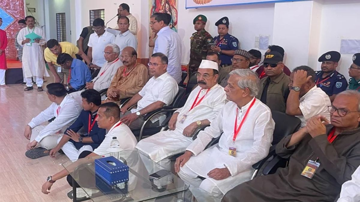 রংপুরের রাধা গোবিন্দ ধর্মসভা মন্দিরের পূজামণ্ডপ পরিদর্শন করেছেন প্রধানমন্ত্রী