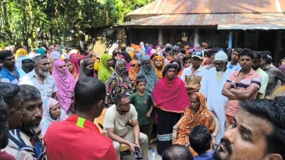 ঘরের খাটের উপর পড়েছিল বৃদ্ধার গলাকাটা লাশ, দলিল নগদ টাকা স্বর্ণালংকার লুট