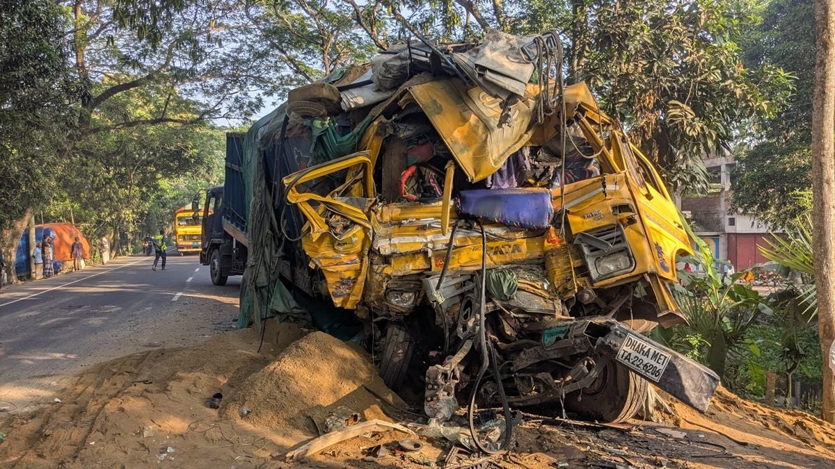 নাটোরে বাস-ট্রাক সংঘর্ষে নিহত বেড়ে ১৪