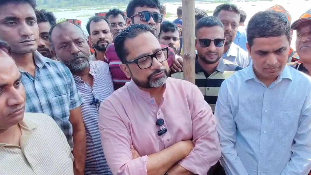 পিরোজপুরে ট্রলারডুবিতে শিশুর মৃত্যু, ৮ ঘণ্টায়ও খোঁজ মেলেনি মায়ের