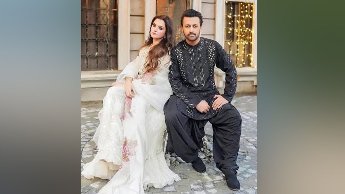 স্ত্রীকে নিয়ে যা লিখলেন সংগীতশিল্পী আতিফ আসলাম, মুগ্ধ ভক্তরা