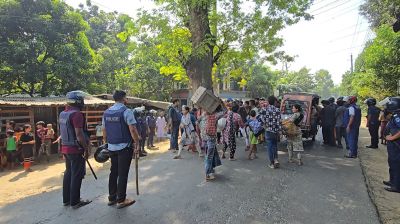 কালীগঞ্জে দফায় দফায় সংঘর্ষ, বাড়ি দোকান ভাঙচুর
