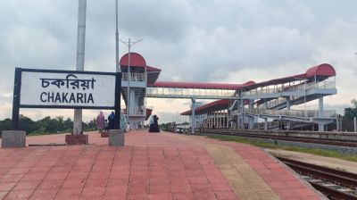 চোখের সামনে দিয়ে যায় ট্রেন, ওঠার সুযোগ নেই ৮ উপজেলাবাসীর