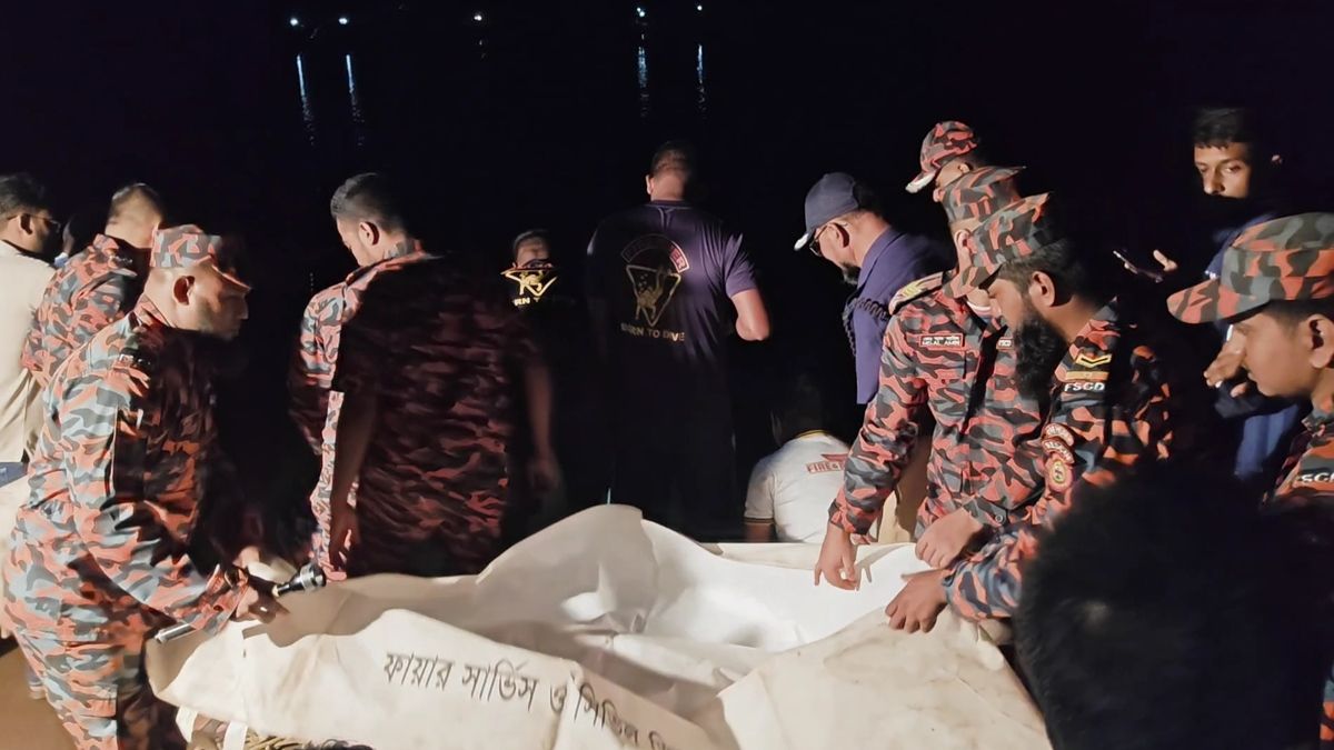 পিরোজপুরে ট্রলার ডুবিতে মা নিখোঁজ, মেয়ের লাশ উদ্ধার