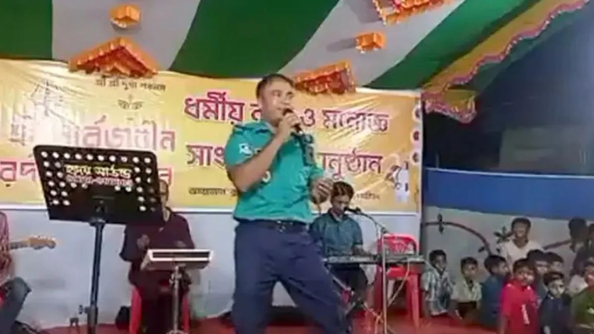 পূজামণ্ডপে গান গেয়ে শাস্তির মুখে পুলিশের এএসআই