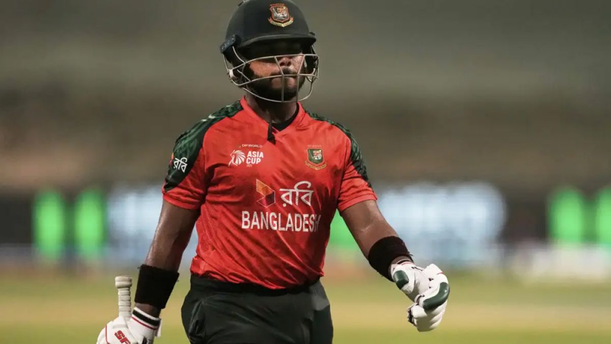 ছক্কায় দেড়শ পার করে বিপদে ইমন