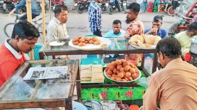 ফুটপাতের পিঠা-ঝালমুড়ি-পেঁয়াজু দোকানেরও লাগবে লাইসেন্স