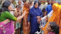 ৬ ছেলের পাকা ঘর, কারও কাছে ঠাঁই পাচ্ছিলেন না মা