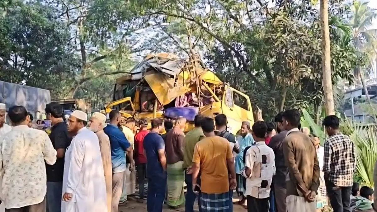 বনপাড়ায় ১২ মৃত্যু: সেই বাসটির ফিটনেস সনদের মেয়াদ ছিল না