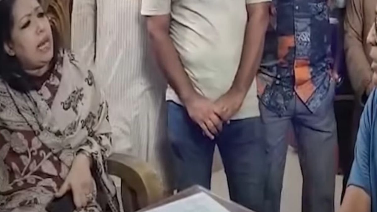 ‘আপনি বিরাট আওয়ামী লীগ ছিলেন’, লোকজন নিয়ে থানার ওসিকে রুমিন ফারহানা