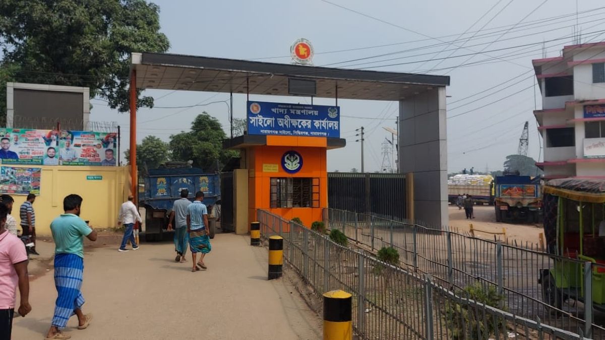 ভাড়া নিয়ে শ্রমিক-ঠিকাদার দ্বন্দ্ব, পাঁচ দিন ধরে বন্ধ খাদ্যশস্য পরিবহণ