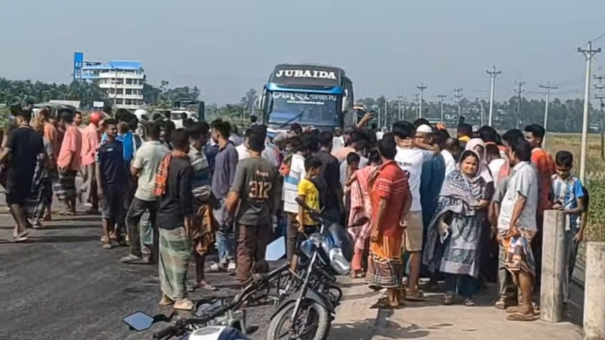ঢাকা-আরিচা মহাসড়কে বাসচাপায় প্রাণ গেল দুই অটোরিকশা যাত্রীর