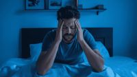 রাতে ঘুম হচ্ছে না? কখন যাবেন চিকিৎসকের কাছে