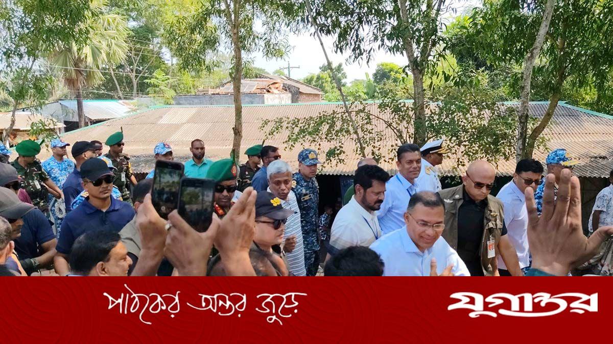প্রধানমন্ত্রীর সঙ্গে হাত মিলিয়ে বাদাম বিক্রেতা রাজুর স্বপ্নপূরণ