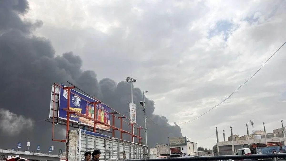 ইয়েমেনের এক বিমানবন্দরে কয়েক ঘণ্টায় চার দফা হামলা হুথিদের