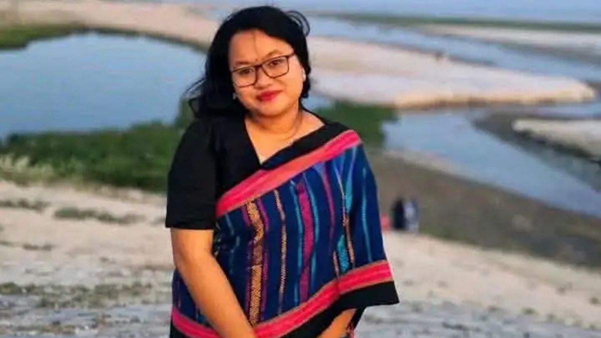 ‘এভাবে নীরবে একরাশ অভিমান নিয়ে চলে গেলা!’