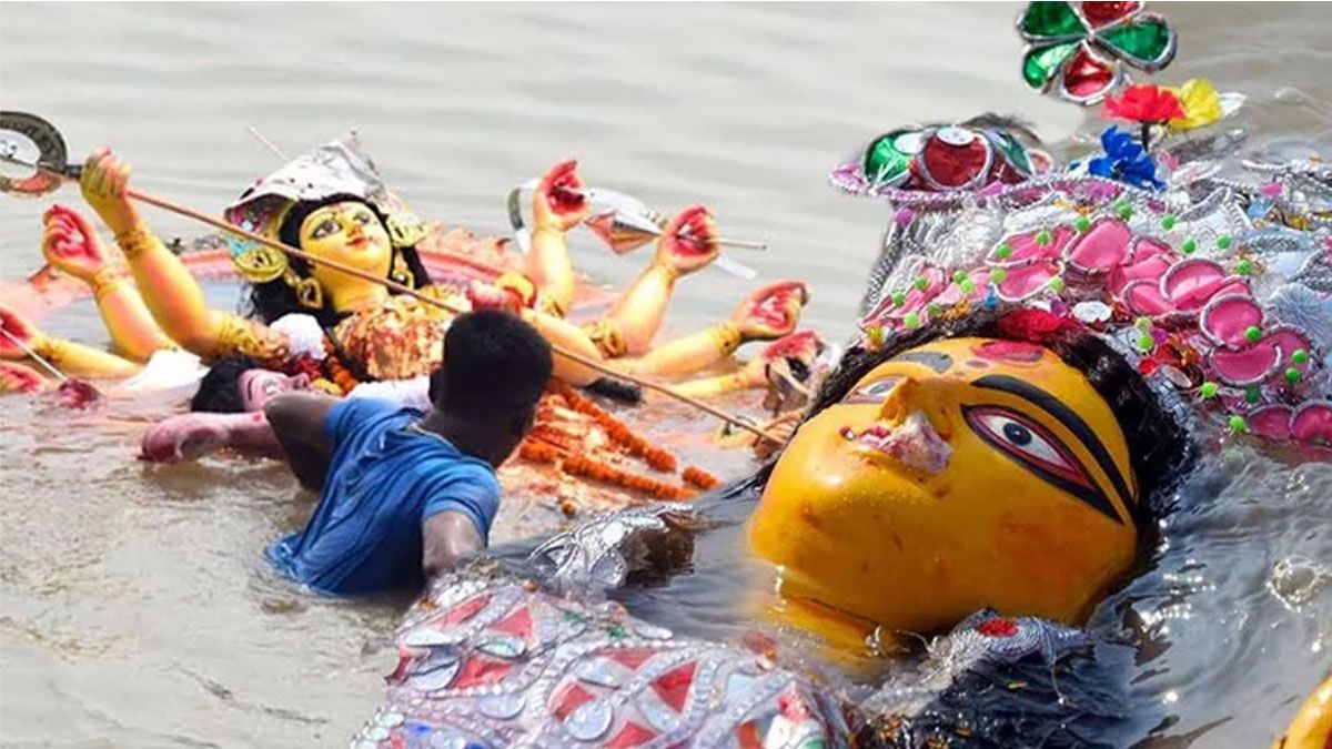 প্রতিমার কাঠামো তুলতে গিয়ে বিজেপি নেতার মৃত্যু