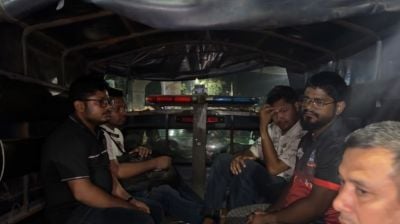 ঢাবিতে গেজেটবঞ্চিতদের অনশন থেকে নিষিদ্ধ ছাত্রলীগের ৪ নেতা আটক