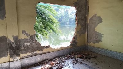 নামাজ পড়া নিয়ে বিরোধ, ভেঙে ফেলা হলো পুরাতন মসজিদ