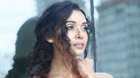 চুমুর দৃশ্যে ‘সীমা ছাড়িয়ে’ যান অভিনেতা, মুখ খুললেন অভিনেত্রী