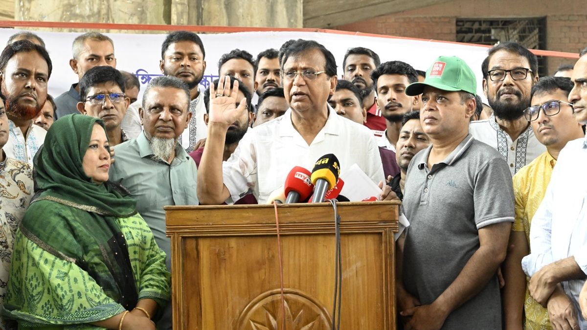 সড়ক-ফুটপাতে হকার বসলেই মামলা ও মালামাল ক্রোক: ডিএসসিসি প্রশাসক