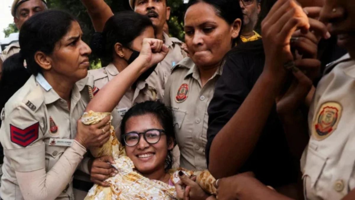 শান্তি মুচলেকায় সই করবেন না আইসা সভাপতি নেহা বোরা