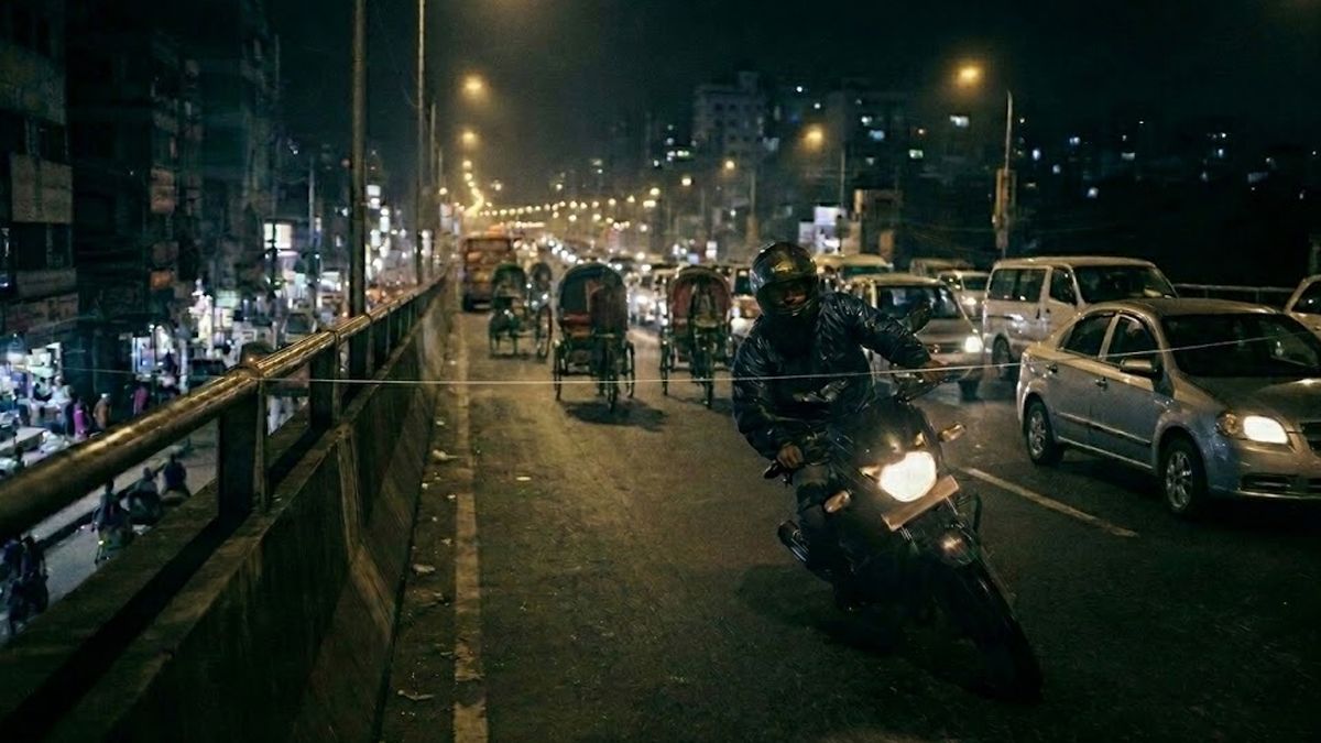 নতুন কৌশলে ছিনতাই, বাইকারদের জন্য মৃত্যুফাঁদ