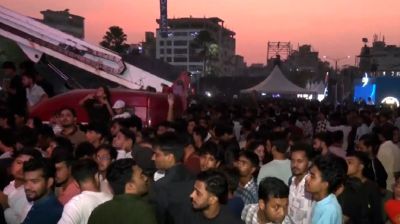 ব্যারিয়ার ভেঙে জেমসের গান উপভোগ করলেন হাজারো মানুষ
