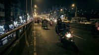 নতুন কৌশলে ছিনতাই, বাইকারদের জন্য মৃত্যুফাঁদ