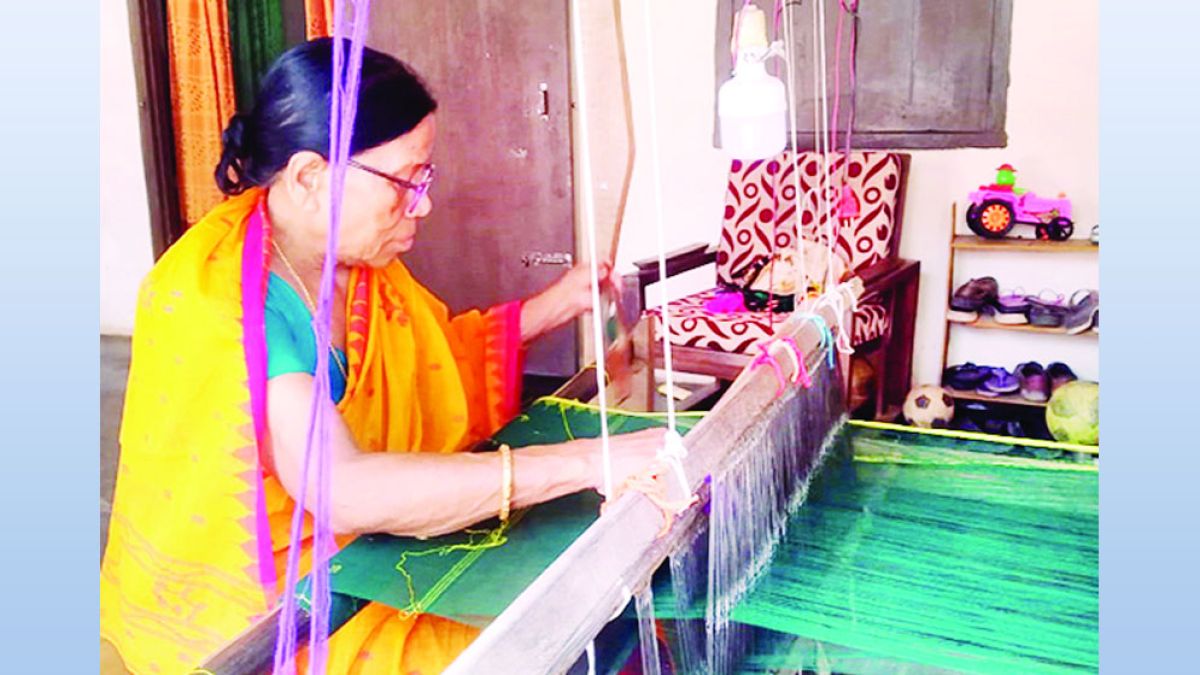 কলাগাছের সুতায় কলাবতী শাড়ি
