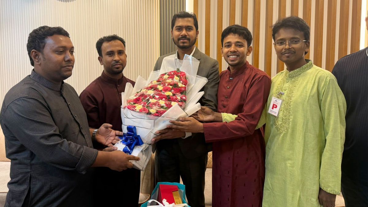 দক্ষিণ কোরিয়া সফর শেষে দেশে ফিরেছেন প্রতিমন্ত্রী নুর