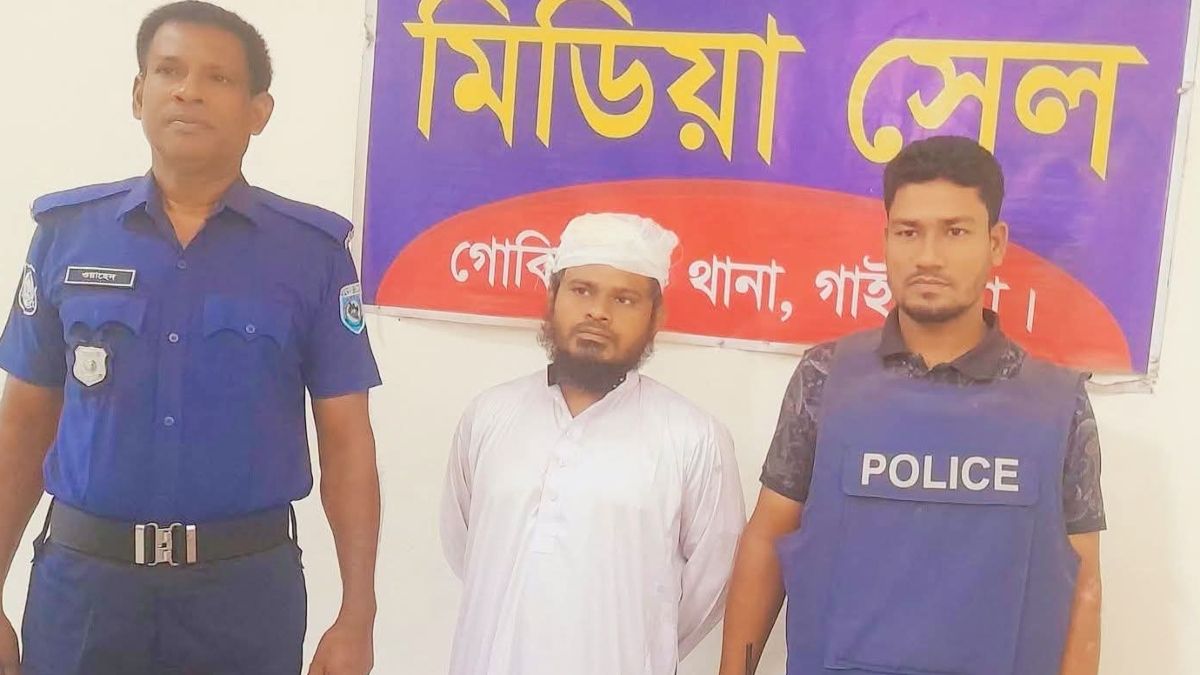 অশ্লীল ভিডিও ফেসবুকে ছড়িয়ে দেওয়ার হুমকি, মাদ্রাসা শিক্ষককে গণধোলাই