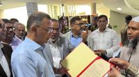 ৪২০০ টাকার সারের কাজ হবে ২৩০ টাকায়
