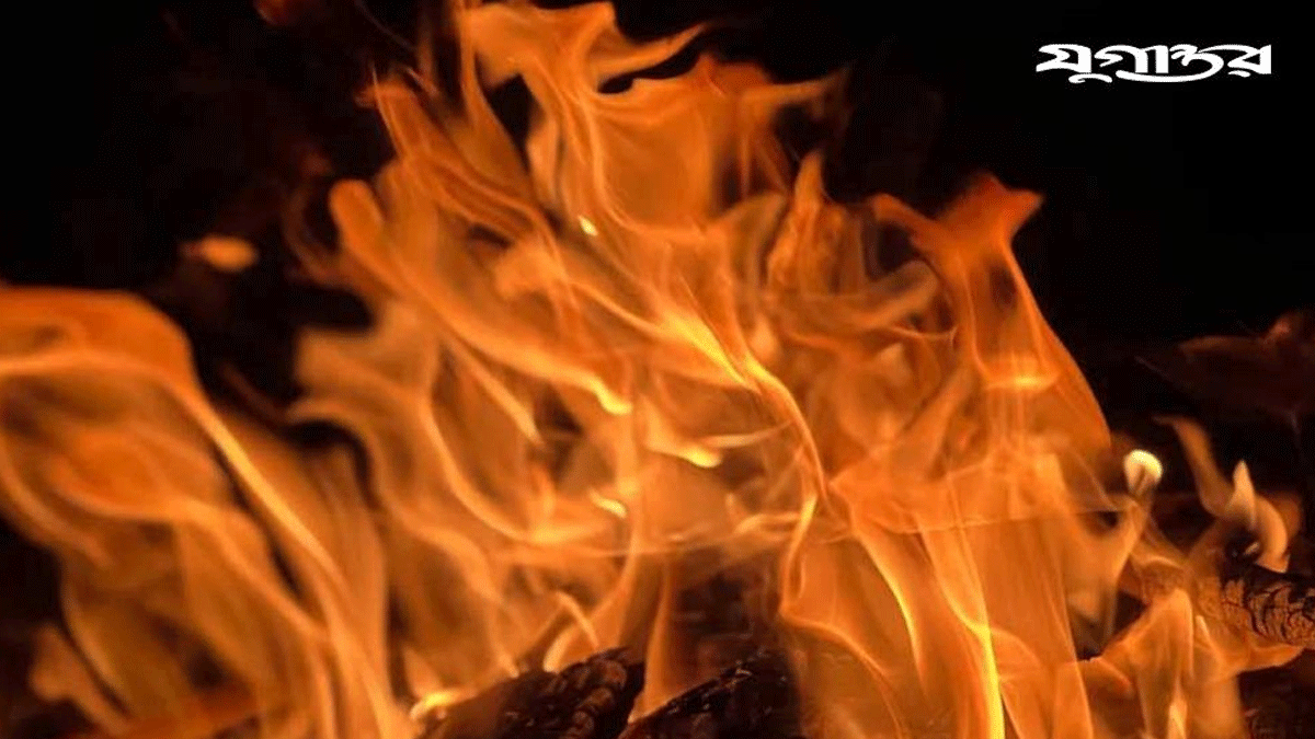 কেরানীগঞ্জে প্লাস্টিক কারখানায় আগুন, নিয়ন্ত্রণে ৫ ইউনিট