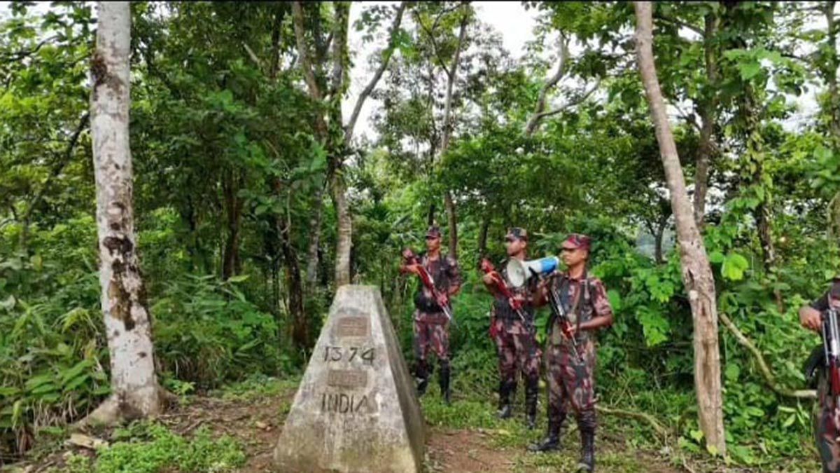 পুশইন করতে চায় বিএসএফ, কড়া পাহারায় বিজিবি