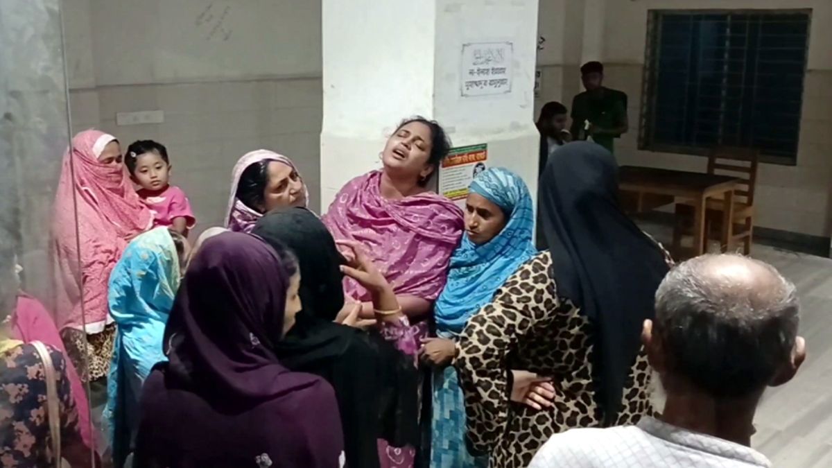 নিজের বাসের চাকায় পিষ্ট হয়ে মালিক নিহত