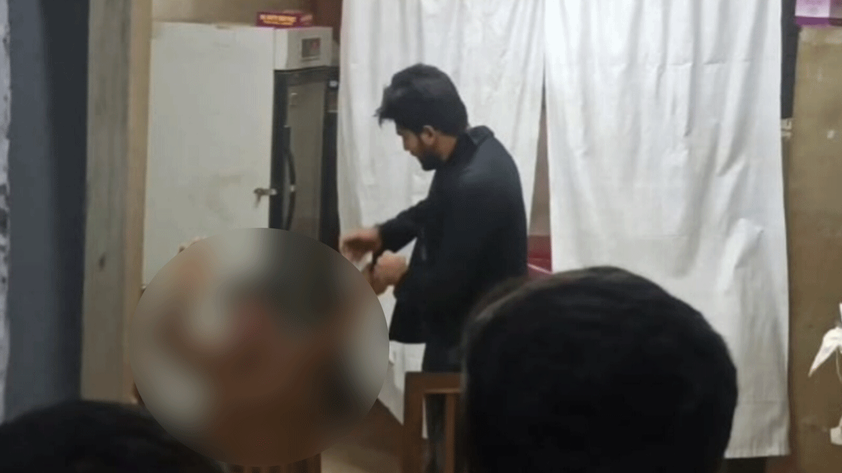 হাসপাতালে ঢুকে স্বেচ্ছাসেবক দল নেতাকে পেটালেন ছাত্রদল নেতা, ভিডিও ভাইরাল